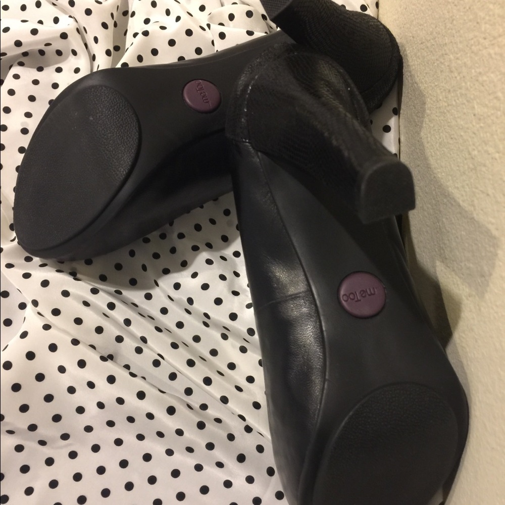 Black Leather Round Toe Platform Pump - image 3